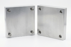 Bloco de Alumínio para Moldes 100x100x12mm com Furaçao e pinos guia